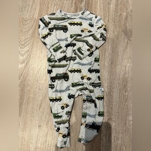 Posh peanut one piece, 6-9mo, military print.